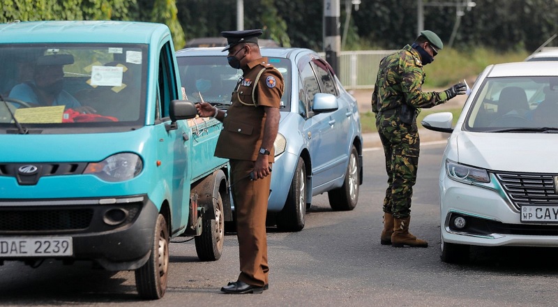 வனொன்றில் வெடிபொருட்களுடன் பயணித்த ஐவர் பொலிஸாரால் கைது